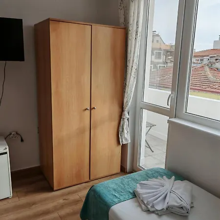 пиргос Pensión 3*