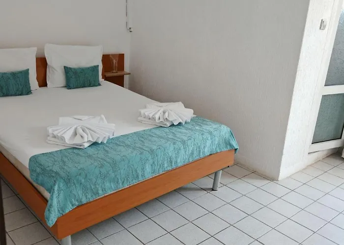 Konukevi пиргос 3*